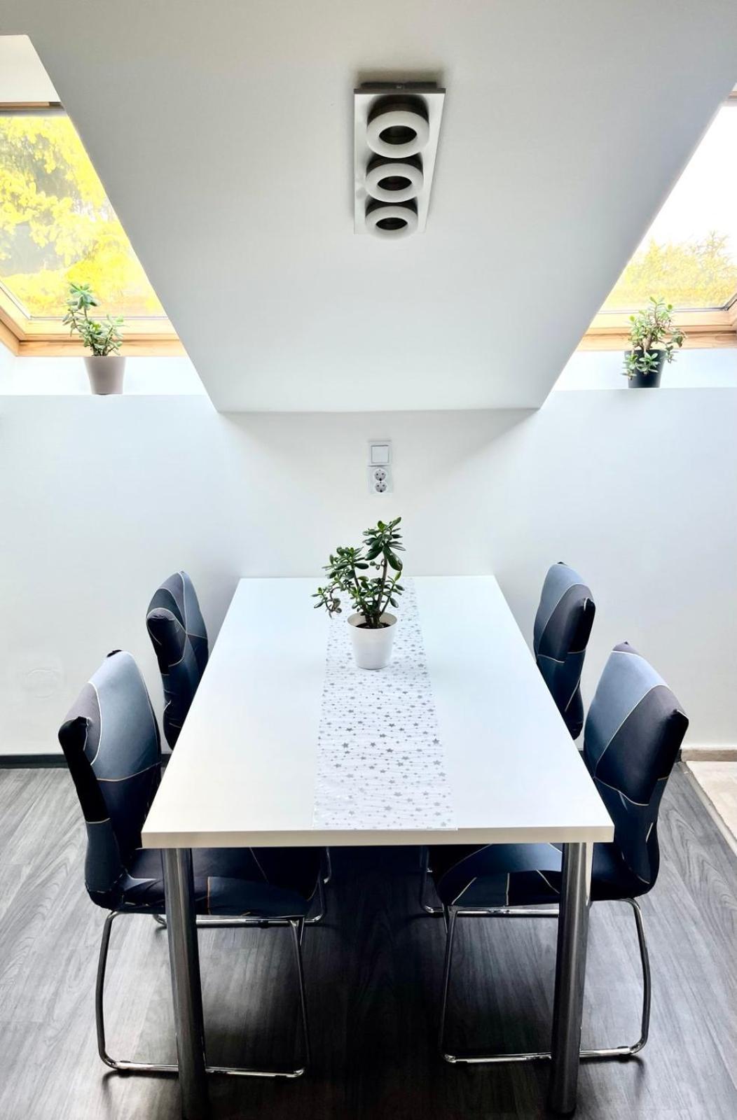 Chill Apartman Budakalász Buitenkant foto