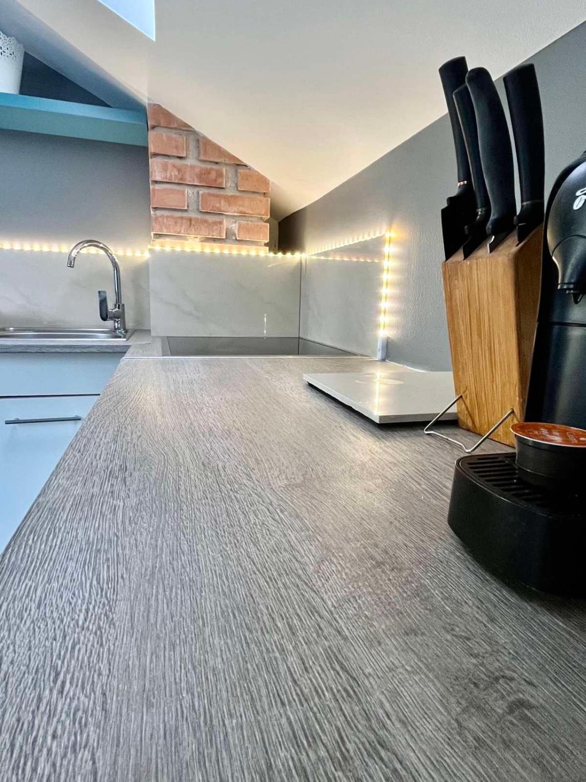 Chill Apartman Budakalász Buitenkant foto