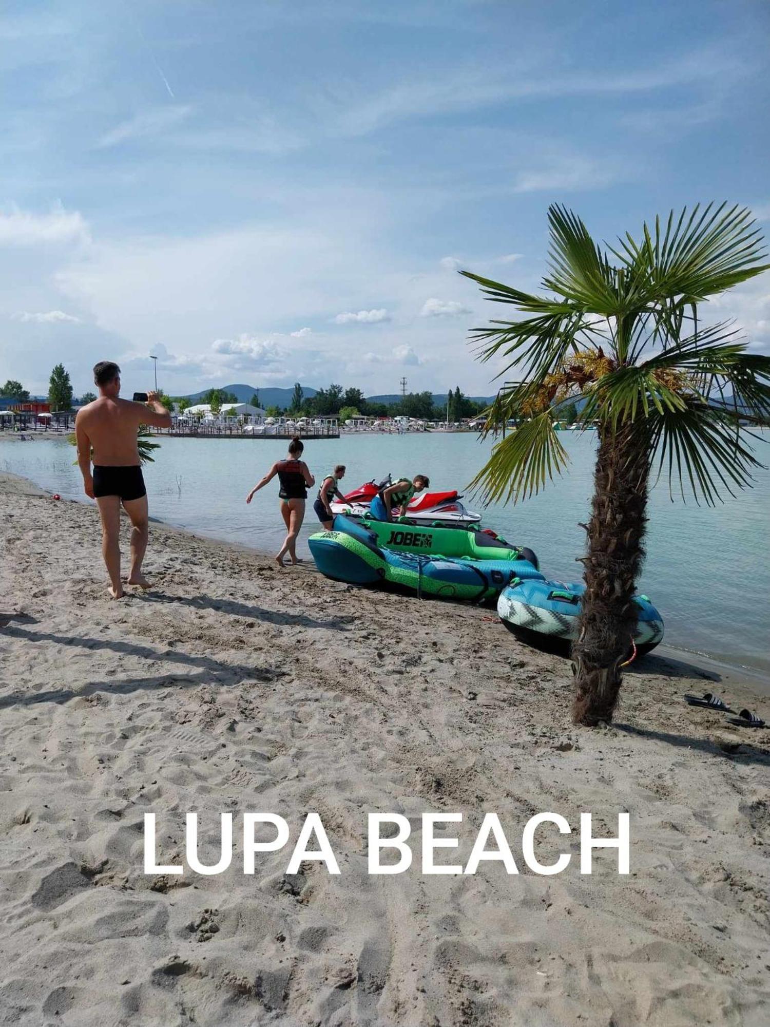 Chill Apartman Budakalász Buitenkant foto